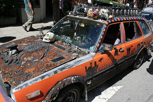 halloween_costumes_car